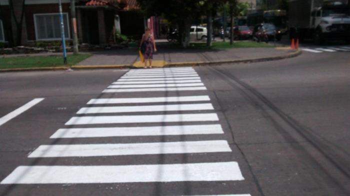 Prioridad peatonal en esquina sin semáforo